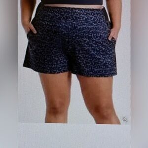 Athleta Brooklyn printed shorts size 22